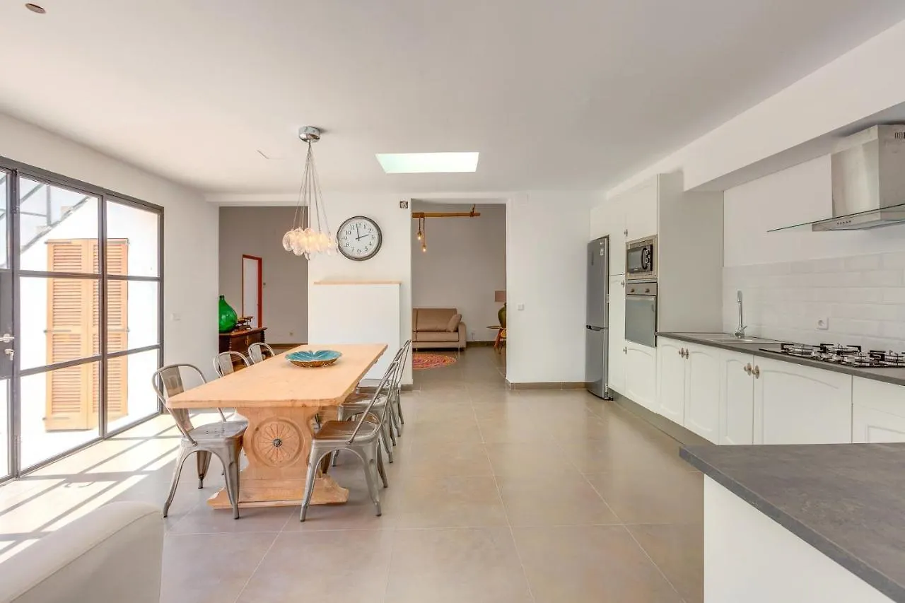 Villa Palma, Establiments Πάλμα ντε Μαγιόρκα